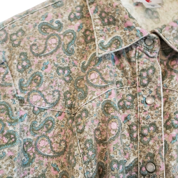 Two Hearts Maternity pearl snap buttons long sleeved paisley shirt size large - Picture 6 of 6